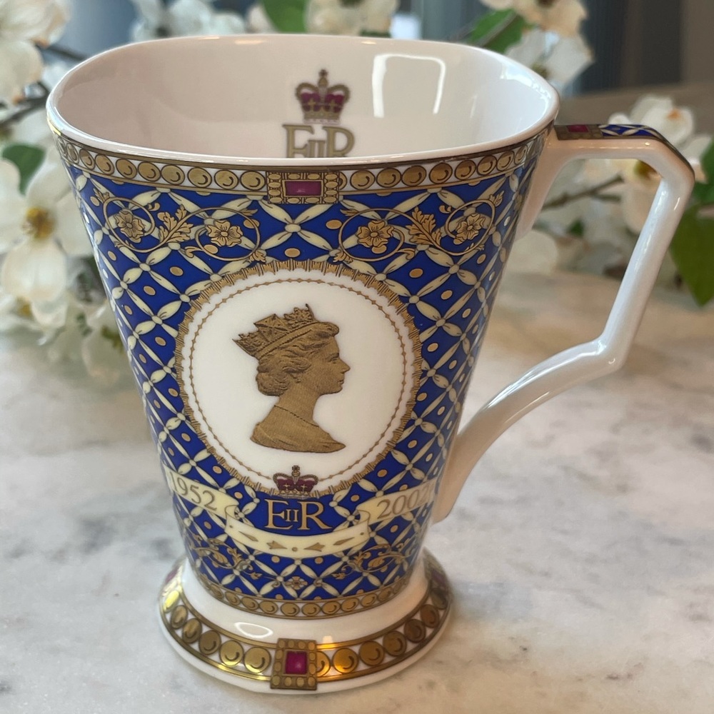 Coffee/Tea cup Queen Elizabeth II.